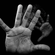 Gewalt-Stopp-Hand-klein