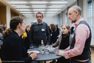 Angeregte Diskussionen auch in Kleingruppen. copyright Florian Gaertner/BMFSFJ/photothek.de